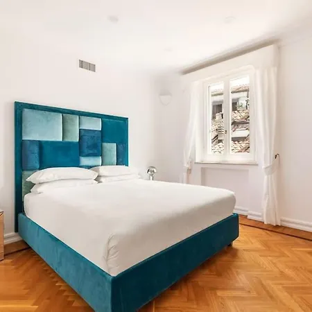 Casa Colonna, A Burghesius Apartment