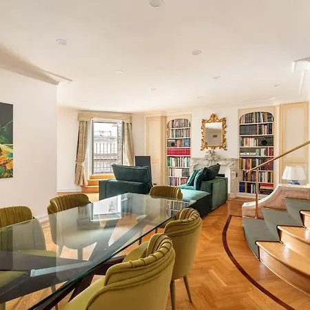 Casa Colonna, A Burghesius Apartment Rome