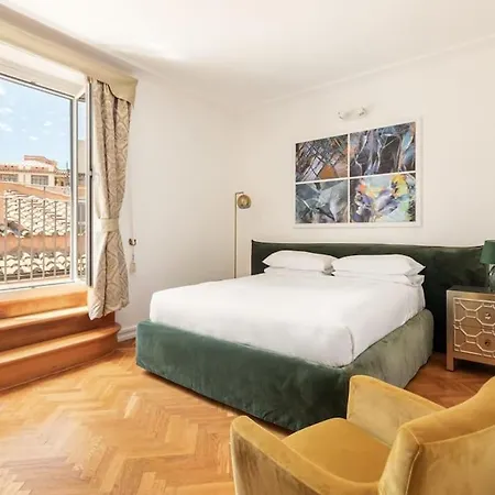 Casa Colonna, A Burghesius Apartment