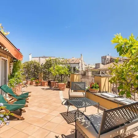 Casa Colonna, A Burghesius Apartment Rome