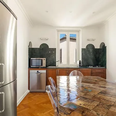 Casa Colonna, A Burghesius Apartment